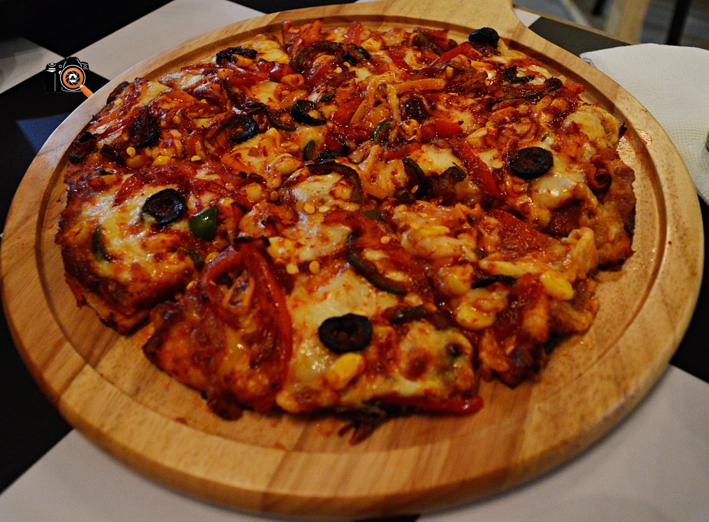 delicious thin crust pizza